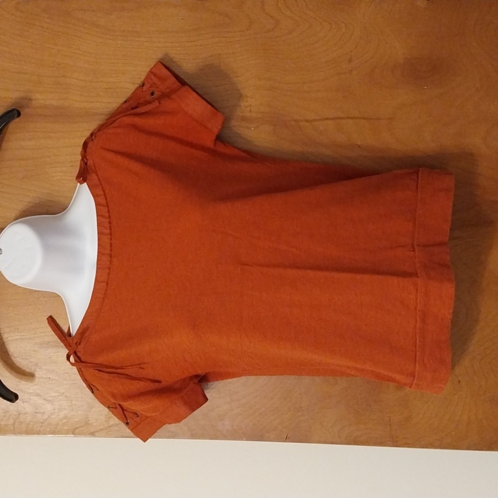 Banana republic lace up shoulder tshirt